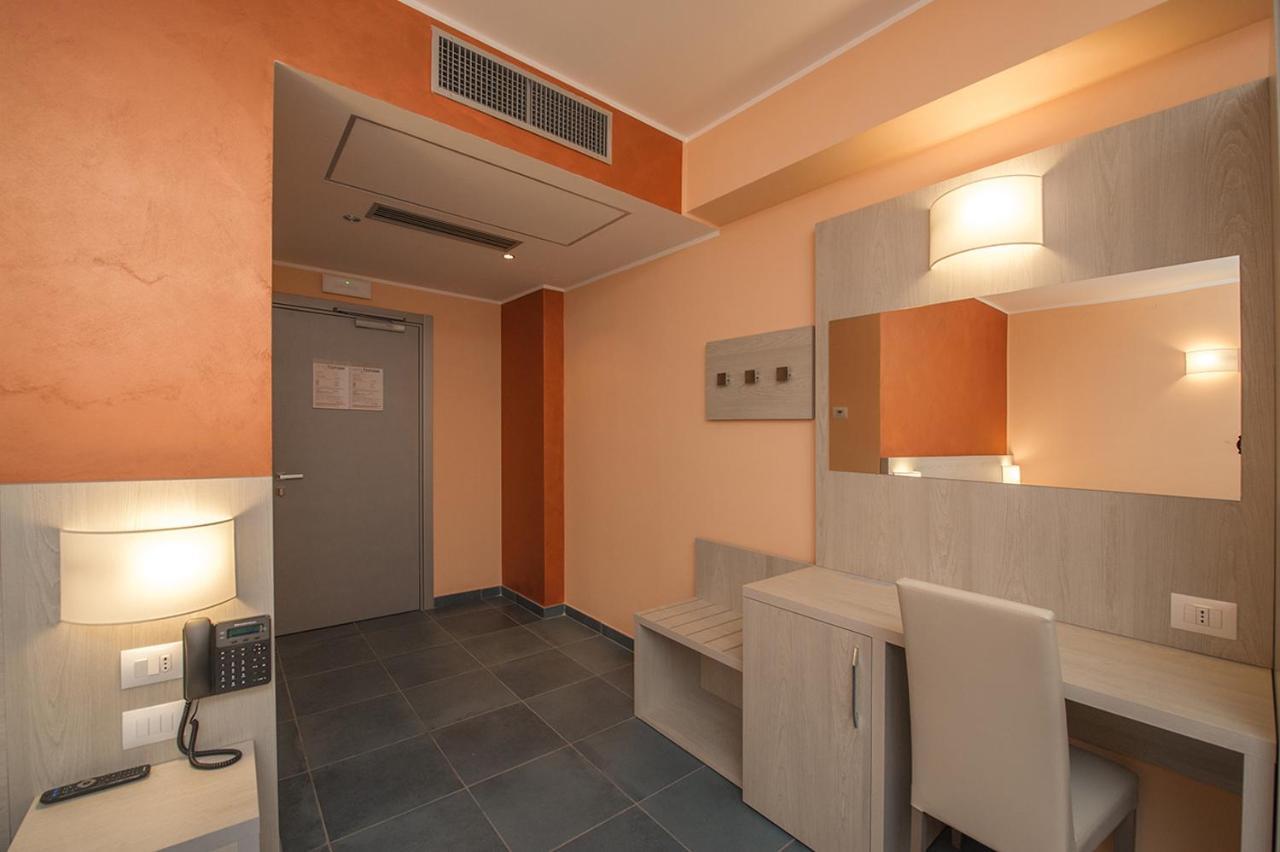 Hotel Testani Колеферо Екстериор снимка